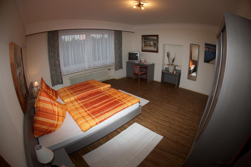 Auberge Du Chateau Stadtbredimus Oda fotoğraf