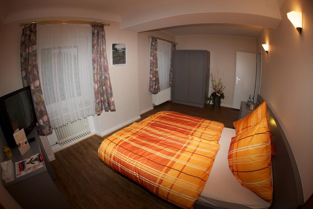 Auberge Du Chateau Stadtbredimus Oda fotoğraf